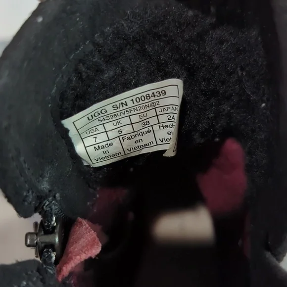 UGG Simmens Boots - Picture 8 of 9